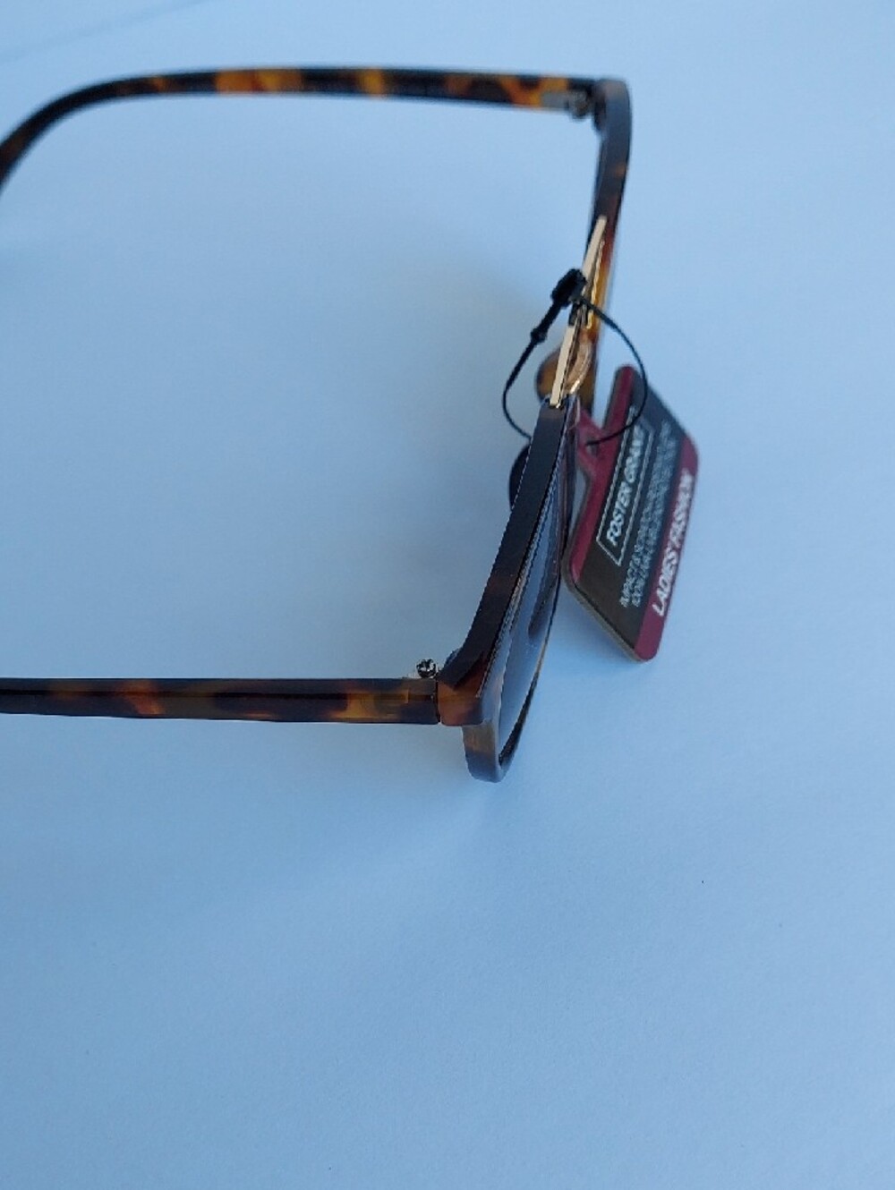 Foster Grant Tortoise Shell Sunglasses with Gold Bridge and Gradient Lenses - Picture 5 of 7